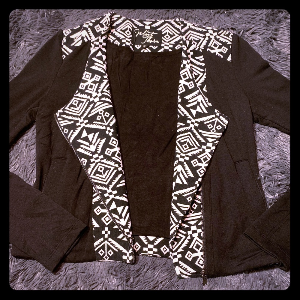 Aztec design zip up blazer